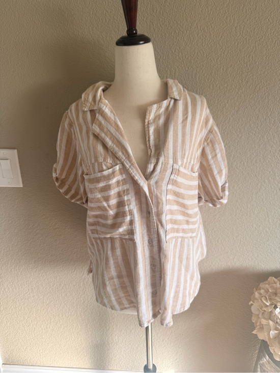 Universal Thread Tops - Universal Thread Beige and White Striped Button-Down Short Sleeve Shirt